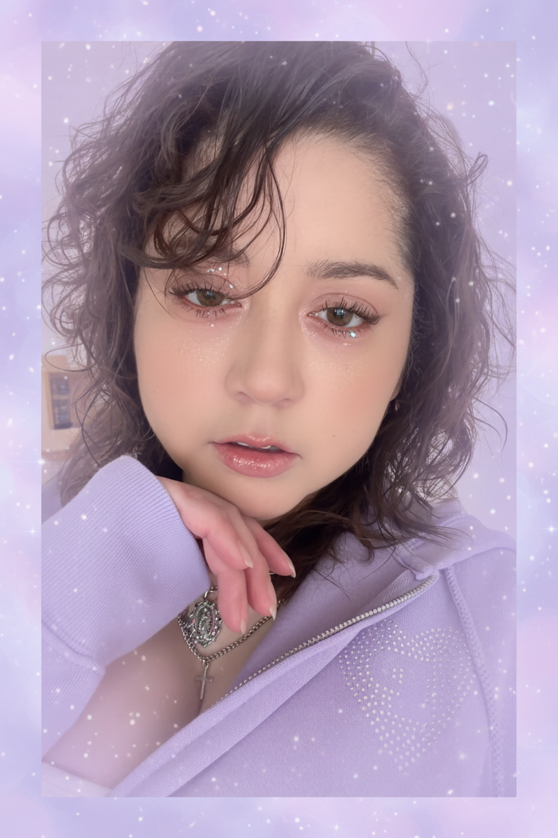 Glow UP Luxe Box - Elizabeth Photocard 1